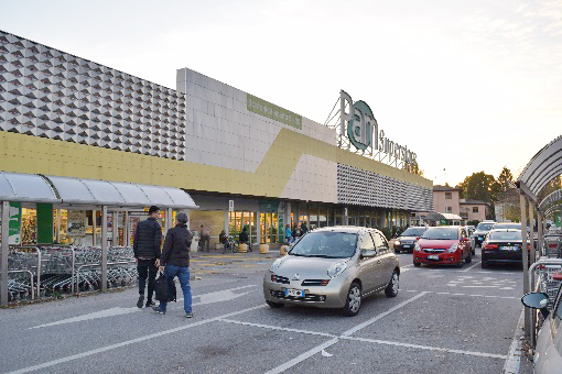 ヴィチェンツァの大型スーパー